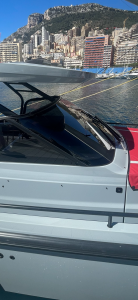 Windscreens for yachts, powerboats and sailing boats
