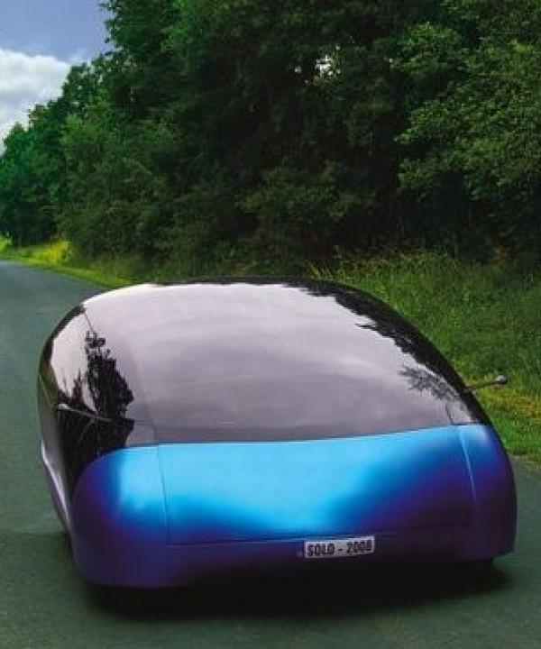 Első magyar napelemes jármű külső plexi borítása