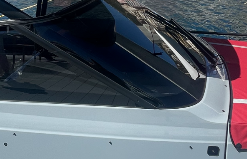 Windscreens for yachts, powerboats and sailing boats